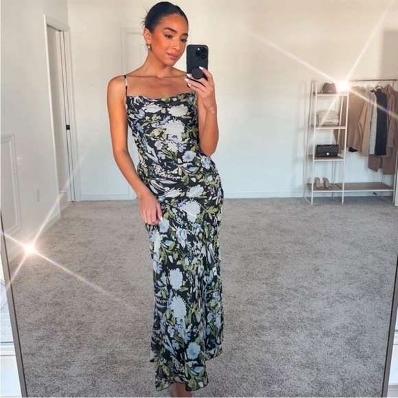 Abercrombie & Fitch Dresses & Skirts - Abercrombie & Fitch Cowl Floral Maxi Dress in Medium Petite